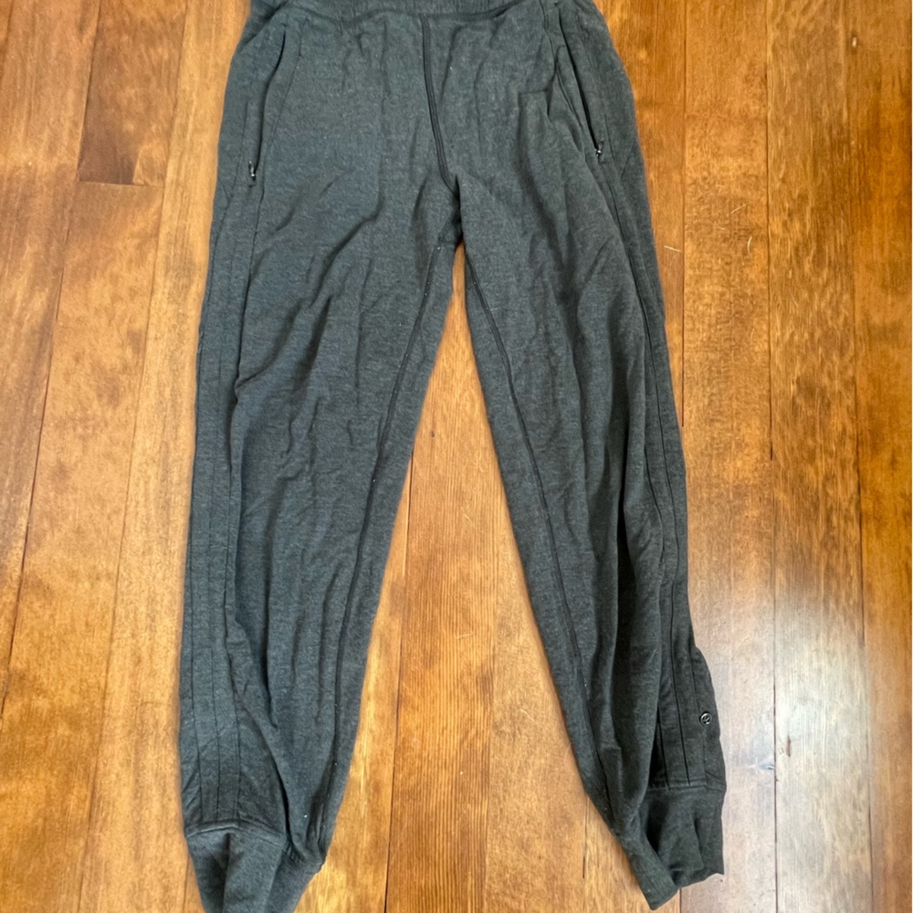 Lululemon joggers size 4
